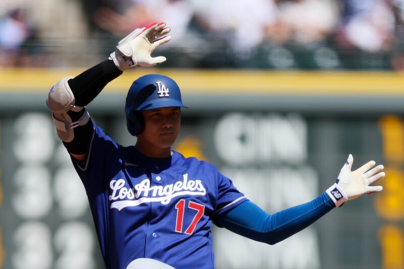 ドジャース、救援陣が崩壊で今季初の連敗　大谷翔平は２二塁打でベーブ・ルースに並ぶ51試合連続出塁、佐々木朗希は５回途中３失点でまたも初勝利ならず