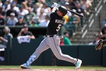 村上宗隆、衝撃の３戦連発！ 豪快８号２ランは130mの特大弾、敵地も騒然とする“確信顔”の一発
