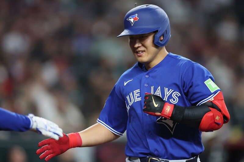 「お目覚めの１発」岡本和真の16試合ぶり“３号ソロ”に列島歓喜「ホームラン量産してくれ！」「これで復調してほしい」
