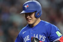 「素晴らしいスイング」指揮官も絶賛、岡本和真が覚醒の３号ソロ含む２安打３打点！本人は「役割を果たしたかった」