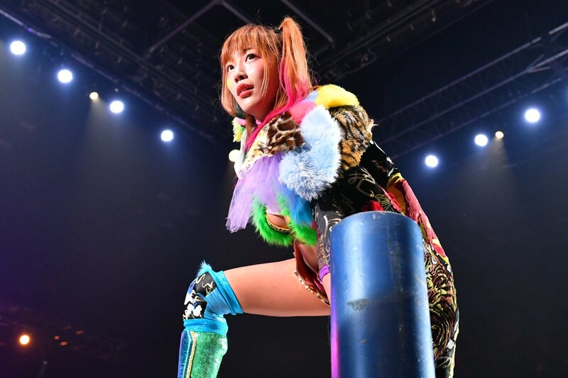 39歳の人気アイドル女子レスラー、“黄色いビキニ姿”で褐色のたくましい肉体美「最強最高ですな」「釘づけってこーゆーこと」