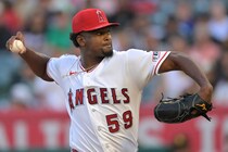 「防御率0.24、WHIP0.82…“ほぼ無失点男”誕生」７安打でも崩れないソリアーノがMLB史を塗り替える