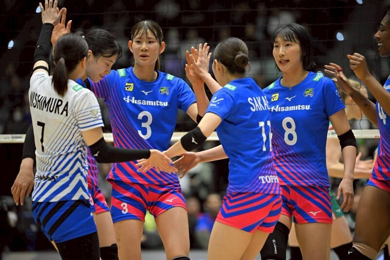 SAGA久光が先勝！ ２-０から追いつかれるも、昨季女王・大阪をフルセットで撃破　悲願の日本一に王手【SVリーグ女子ファイナル】