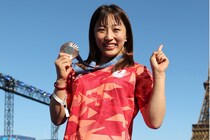日本の26歳女子レスリング女王、バキバキに割れた上半身の自撮りに反響「腹筋凄いですね」