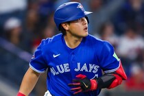 岡本和真、２戦連発５号アーチは「必死に食らいついた」英語で観客沸かせる「I love Blue Jays!」