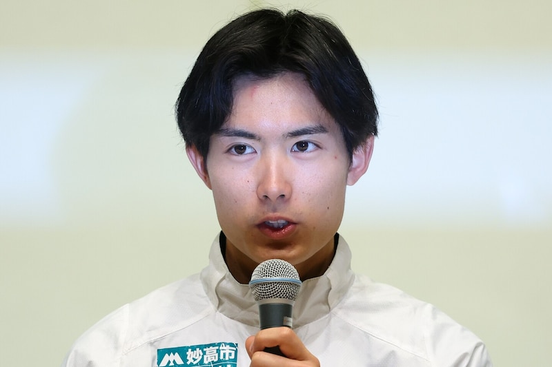 「イケメン過ぎるぅ～」箱根駅伝で話題の“美男子”...青学大・佐藤愛斗の最新姿に歓喜の声「爽やかさ引き立って素敵」