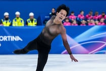 五輪後、世界中が騒然したフィギュア美男美女カップルの最新情報…異国でラブラブな一枚「女性の方が身長高そうだけど…」