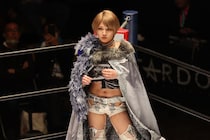 「安納サオリだから安心して飛べた」フワちゃんの大技を受け切った姿にファン涙…敗戦後の本音に反響「やっばい泣いちゃう」【スターダム】