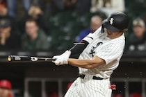 「ゴジラ！！！！！」村上宗隆が劇的12号逆転弾！深夜の球場にシカゴファン大歓声「ムネは人間じゃない」「ついにスーパースターが出てきた！」