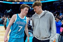 プレーインが運命を変えた？フラッグvsカニップル、新人王投票の分岐点＜DUNKSHOOT＞