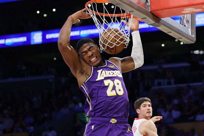 【NBA】レイカーズ、３連勝後の２連敗でシリーズは長期戦に。リーブス復帰、八村塁は５戦連続２桁得点も突破を決められず＜DUNKSHOOT＞