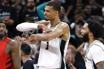 「NBA初の完璧なビッグマン」御大シャックがウェンバンヤマを絶賛「見ていて楽しい選手は久しぶりだ」＜DUNKSHOOT＞