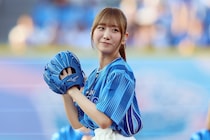 「モニターに映った噂の...」DeNAビジター戦に居た“ガチファン”人気アイドルに騒然「驚いた」「まさかの神宮」