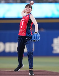 「ガチで可愛いよ」バンテリンＤ始球式に登場した８頭身女子アスリートの“軽～くノーバン投球”が話題 「どストライクでした」「会場がどよめいたね」