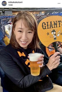 「ずっとお綺麗なお姉様」巨人戦のテレビ中継に映り込んだ“伝説アスリート女子”が話題 「ネット裏最前列で…」「とっても素敵ですね」