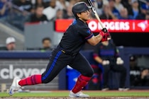 岡本和真の好フィールデングに称賛続々「スーパープレー！」「KAZのもう一つの魅力」