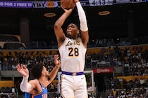 【NBA】八村塁がチーム最多21得点！POキャリアハイに並ぶ５本の３ポイントと躍動も、レイカーズ完敗でシリーズ０勝３敗と崖っぷちに＜DUNKSHOOT＞