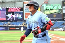 岡本和真はブルージェイズで打撃３部門トップ「ファンからの期待が伝わってくる」巨人OBが肌で感じた現地の人気ぶり