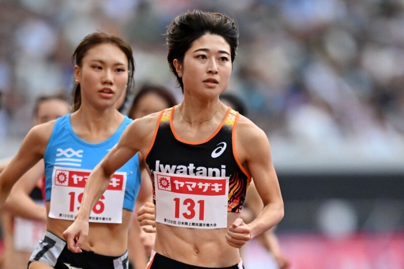 「すんごい腹筋!」26歳陸上女子ランナーのバキバキに割れた“シックスパック”に仰天の声「カッコいいです」「超合金」