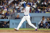 「まさか...」ドジャース戦バックネット裏にいた“あややのモノマネ”で知られる有名タレントに驚きの声「ロス来てたのねー」