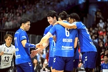初の日本一狙う大阪Bがフルセットでサントリー撃破！頂上決戦は17日に完全決着【SVリーグ男子ファイナル】