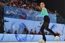 「美人すぎてビビった」大騒動からイメージ一変…露フィギュア女子が魅せた“清楚な白ワンピ姿”にファン喝采 「気品に溢れる」「俺たちの王女さま」