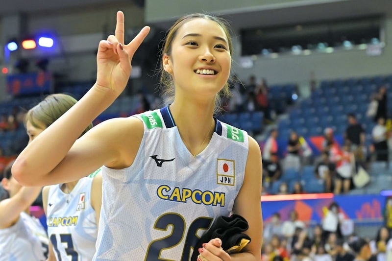 「惚れちゃう」女子バレー24歳MVPが金髪外巻き、雰囲気“激変”のグレースーツ姿「カッコいいなあ」「スタイル良すぎで涙」