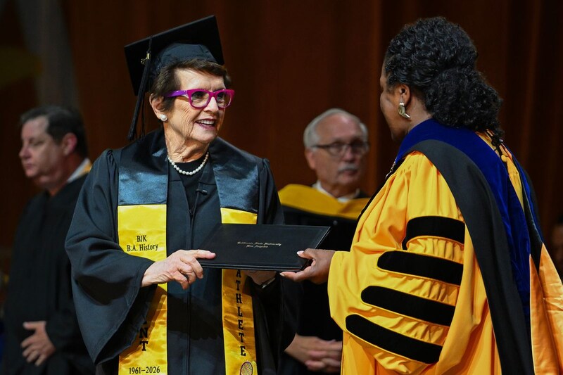 女子テニスの巨星、キング氏が82歳で大学卒業！ 61年ぶり復学での学位取得に「ベイビー、たったの61年よ！」＜SMASH＞