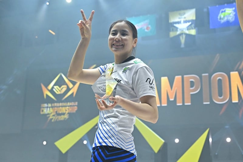 「全然別人！」ドレスアップで登壇した女子バレー選手に集まる称賛　オフショット大放出「超モデル級の美しさ」