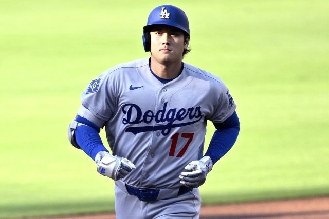 ドジャースがパドレスに４対０勝利！ 大谷翔平は先頭打者ホームラン＆５回無失点で４勝目　同地区首位争いは２勝１敗でド軍勝ち越し