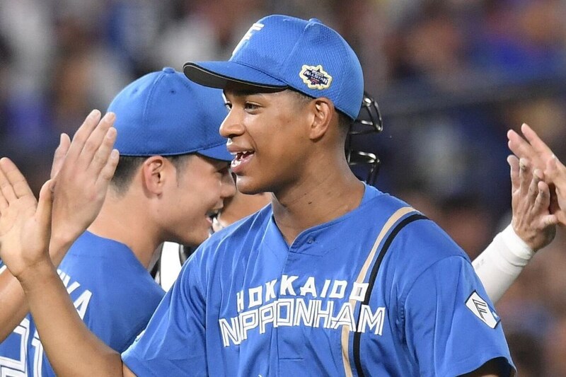 「スライディングすらさせない」“爆肩”再び！ 万波中正がレーザー返球で本塁突入を阻止　ファンから称賛の嵐「なんでこれで代表落選したんだよ」