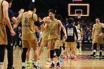 【Bリーグ】大熱戦を制した琉球が先勝！リーグ首位・長崎を封じ込め、2023年以来の頂点に王手をかける＜DUNKSHOOT＞