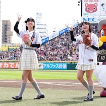 「すんごい可愛かったです」楽天本拠地に登場した人気声優の“あちゃーな始球式”にファンほっこり 「ユニ姿最強」「フォームは完璧でした」