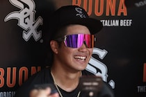 まるでイチローだ！ 西田陸浮、レーザービームで得点阻止する“神プレー”に本拠地興奮！ ９番・右翼でメジャーデビュー