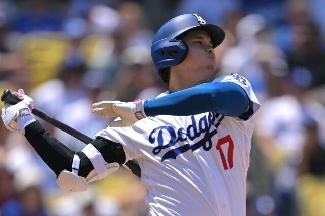 大谷翔平、“投打リアル二刀流”での先頭打者ホームランにファン「それは漫画すぎるよ(笑)」「お見事です!」菅野智之の150キロストレートをバックスクリーンへ