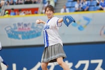 DeNA始球式に登場した日向坂46藤嶌果歩、“豪快ノーバン”披露にハマスタ大熱狂「点数は460点です！」本人も大満足