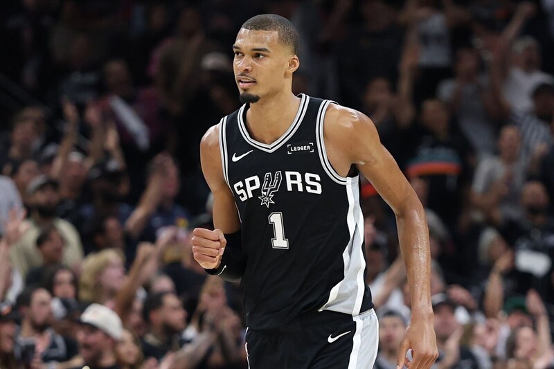 【NBA】崖っぷちのスパーズが最大28点差の大勝!王者サンダーを封じ込め、ウエスト決勝の決着は最終第7戦へ<DUNKSHOOT>