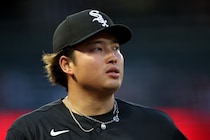 「ひとりだけ浮いてる」村上宗隆、雰囲気ガラリな“正装姿”「ドレスコード的に大丈夫？」