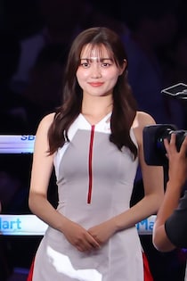 井上尚弥の東京D決戦から26日後、ラウンドガールから鷹ガールに変貌したモデルに脚光「勝利の女神」「ピンク♡似合ってます！！」
