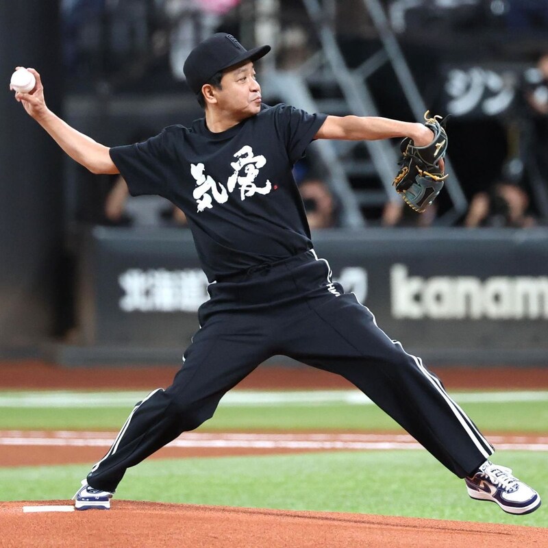 「群馬の大物きたぁぁぁ！」エスコン始球式に登場した重鎮タレントの“気愛ノーバン”に脚光 「最適任者」「巨人ファンだよね？」「58歳には見えない」
