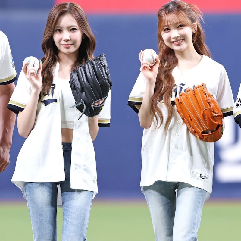 「まじで可愛すぎたわ！」オリックス始球式で人気アイドルが魅せた“ノーバン＆大暴投”に脚光 「いつもよりやたら綺麗なんだが」「女神コンビ」