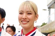 「素敵ですね」フェンシング江村美咲の“爽やかショット”に絶賛の声「かわいい」「何でも似合いますね」
