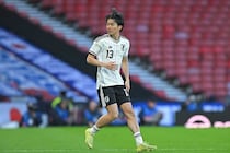 「白のアウェーユニ多い」サッカー日本代表戦、天覧試合の早慶戦、リーグワン準決勝…スポーツイベント都内集中に騒然「人が多すぎ」
