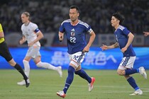 「俺、国立だよ」サッカー日本代表戦の観客席にいた“人気お笑い芸人” に騒然「現地にいる!?」「羨ましい」