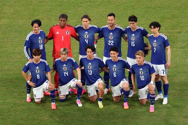 「え?」前日まで大阪公演も...サッカー日本代表戦に現れた“人気アーティスト” レトロな代表ユニ姿に反響「全てにおいて可愛すぎる」