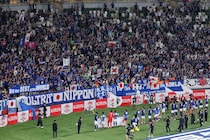 サッカー日本代表サポの“美しい伝統”を米誌絶賛「礼儀や思いやりもまた、人から人へと伝染する」