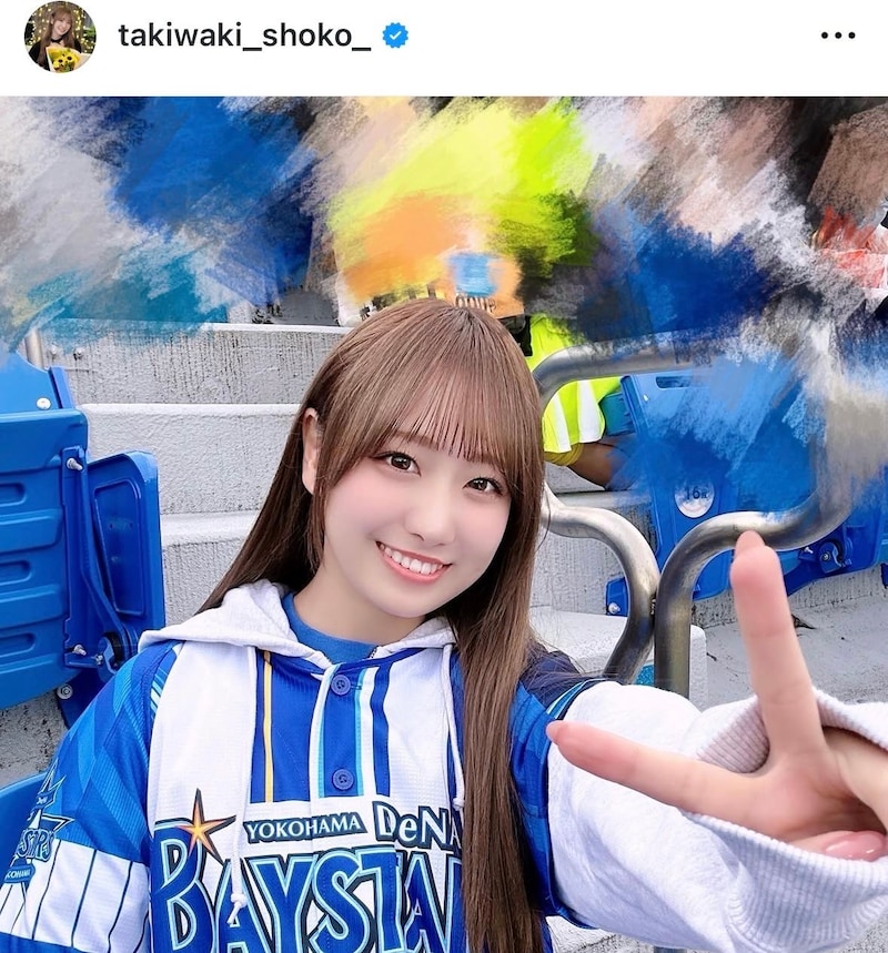 人気アイドルが「当たり前のようにハマスタに...」   観戦ショットにネット騒然「めっちゃテレビ映ってた」