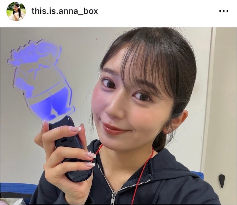 「可愛すぎやろ」ラグビー決勝のピッチに舞い降りた“25歳タレント”に視線集中「透明感溢れる笑顔」