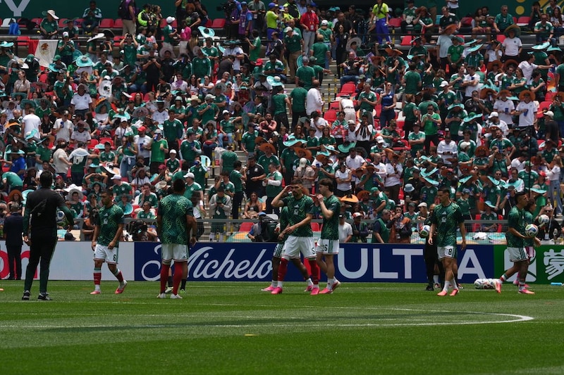 北中米W杯が開幕、人気芸人がリアタイ観戦を報告「起きて見てます!!!」
