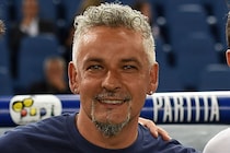 「渋みが増しててカッコいい」W杯開幕戦に降臨した“サッカー界レジェンド”に視聴者驚き「ん？ いまバッジョ映った？」「見た目変わらない」